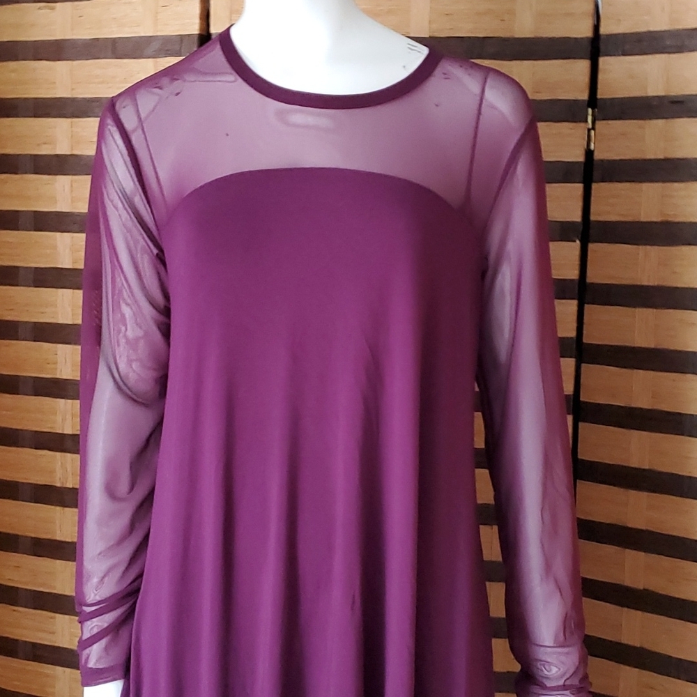 DKNY Asymmetrical mesh neckline/arms - Picture 2 of 9